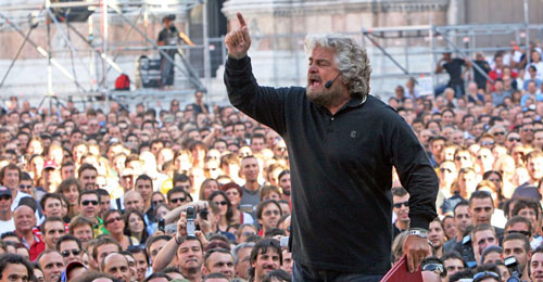 Beppe Grillo arringa la folla
