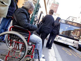 disabile-fermata-bus